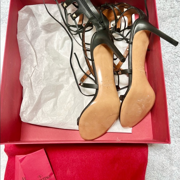 VALENTINO Rockstud Lace Up Leather Sandals size 39 NIB - Picture 4 of 4